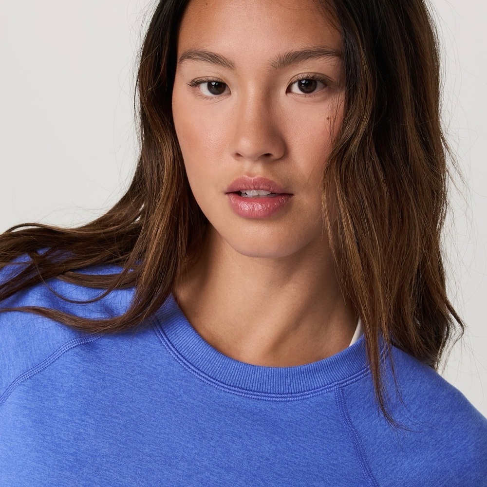 Vuori Halo Crew in Blue Iris Heather - Picture 2 of 8